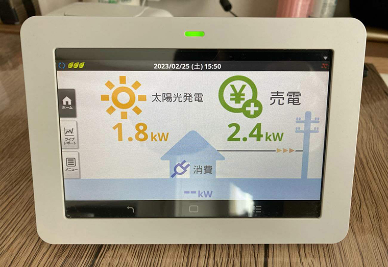 表示モニター_カナディアンソーラー：発電1.8kW＝売電2.4kW＋消費--kW